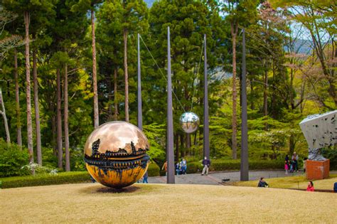 Hakone Open-Air Museum – Wyobraźnia w otoczeniu natury!